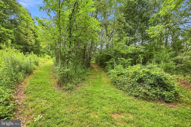 852 MCDONALD RD, Winchester, VA 22602