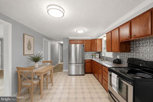 852 MCDONALD RD, Winchester, VA 22602