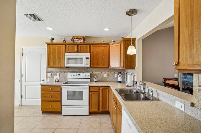 2017 YEARLING WAY, The Villages, FL 32163