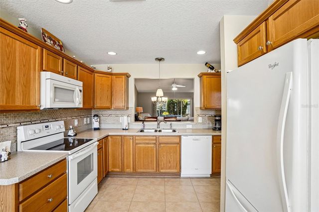 2017 YEARLING WAY, The Villages, FL 32163