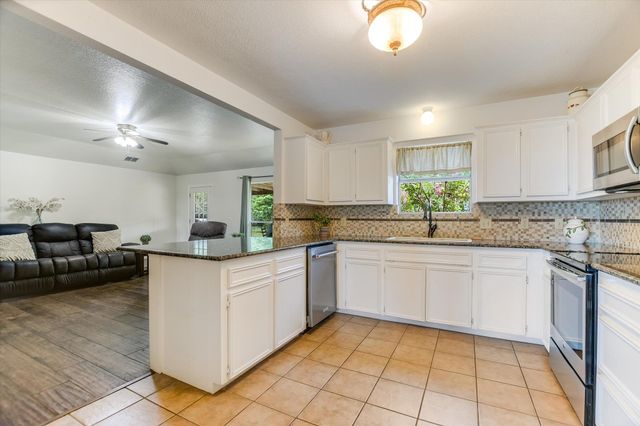 60 Crazy Cross RD, Wimberley, TX 78676