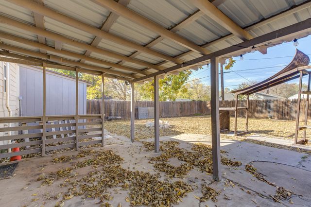 2420 26th Street, Lubbock, TX 79411