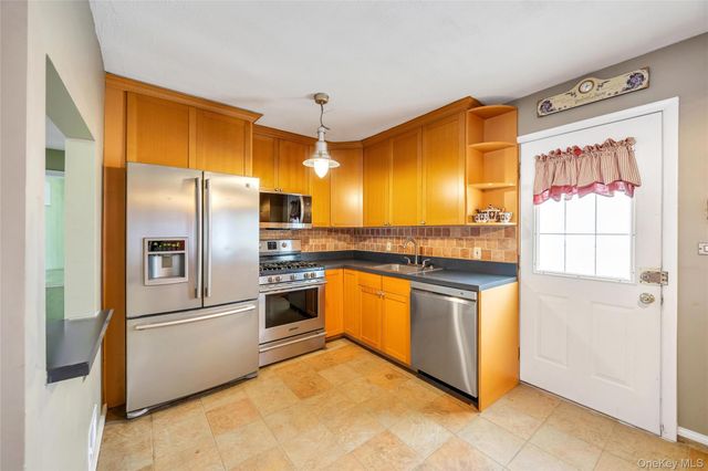 2 Briggs Street, Hicksville, NY 11801