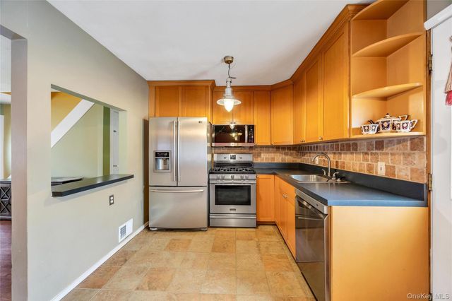 2 Briggs Street, Hicksville, NY 11801
