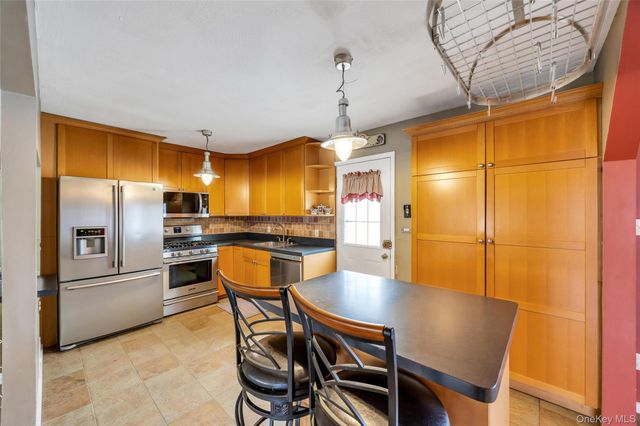 2 Briggs Street, Hicksville, NY 11801