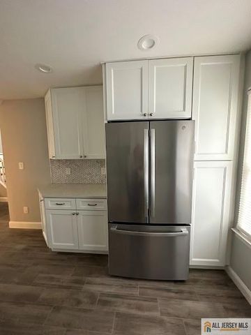 14 Pheasant Run 14, Edison, NJ 08820