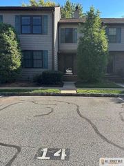 14 Pheasant Run 14, Edison, NJ 08820