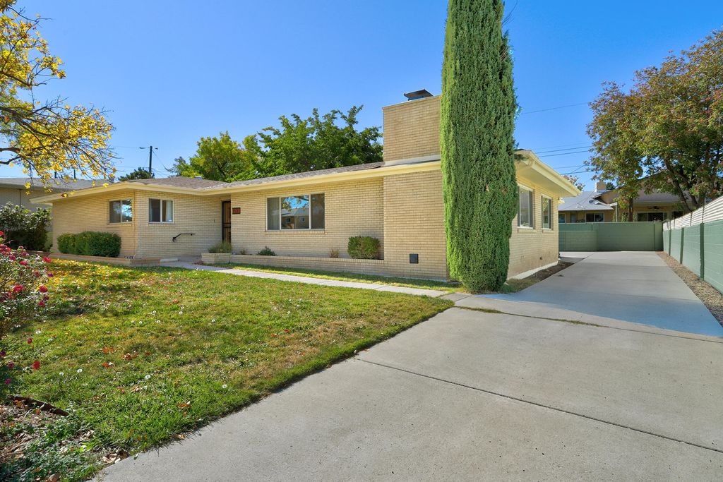 1021 Jefferson Street NE, Albuquerque, NM 87110