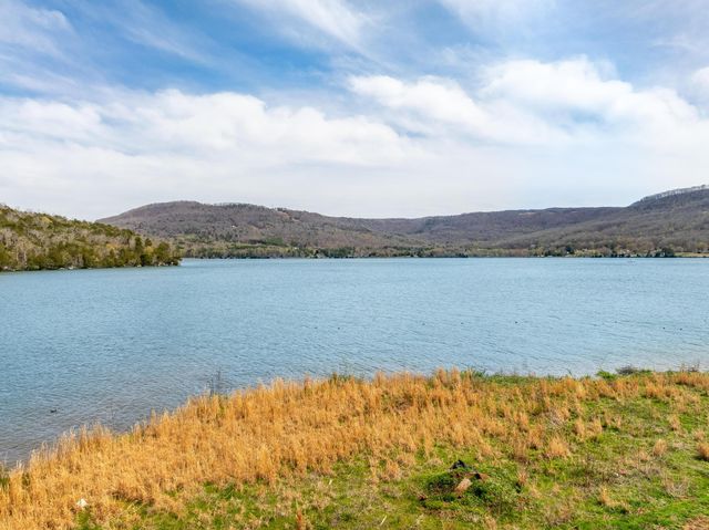 340 Edgewater Way, Jasper, TN 37347