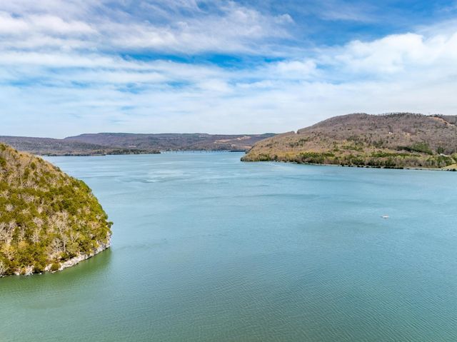 340 Edgewater Way, Jasper, TN 37347