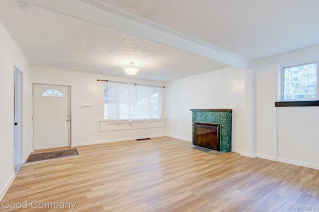 298 Oregon Street, York Charter Township, MI 48198