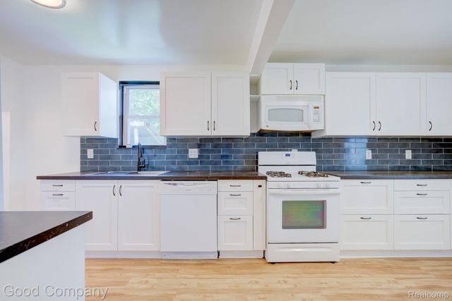 298 Oregon Street, York Charter Township, MI 48198