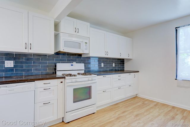 298 Oregon Street, York Charter Township, MI 48198