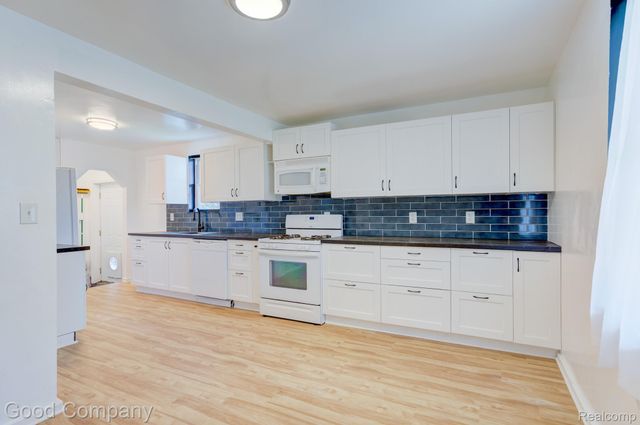 298 Oregon Street, York Charter Township, MI 48198