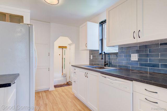 298 Oregon Street, York Charter Township, MI 48198