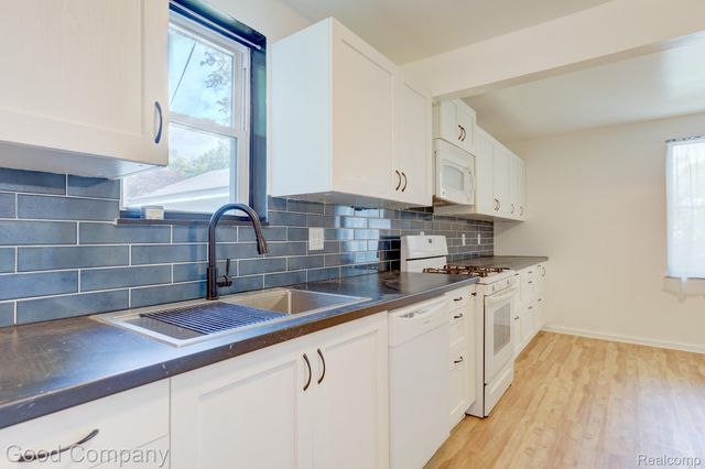 298 Oregon Street, York Charter Township, MI 48198