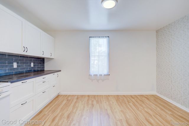 298 Oregon Street, York Charter Township, MI 48198