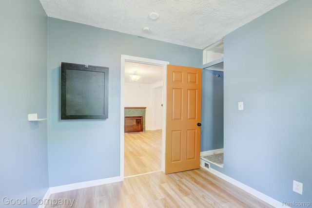 298 Oregon Street, York Charter Township, MI 48198