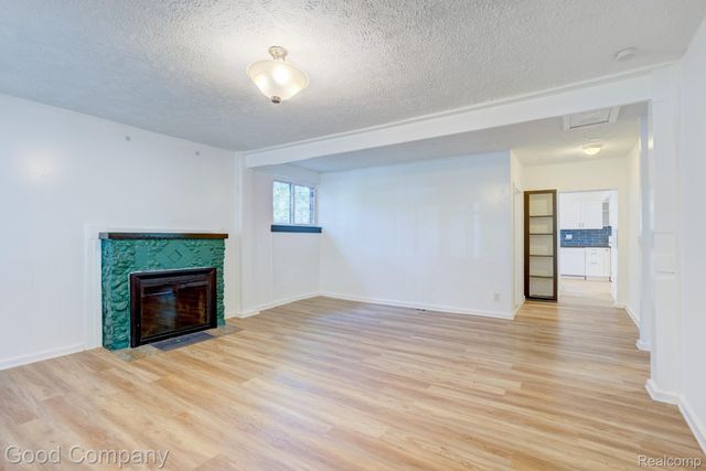 298 Oregon Street, York Charter Township, MI 48198
