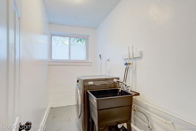 298 Oregon Street, York Charter Township, MI 48198
