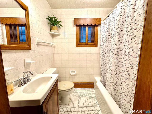 253 Kneeland Road, New Haven, CT 06512