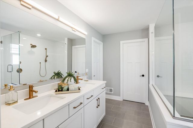 17354 S Victoria Lane, Lockport, IL 60441