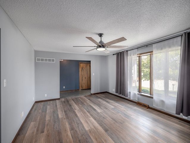 310 WILDWOOD Road, Council Bluffs, IA 51503