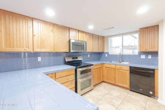 506 E UTOPIA Road, Phoenix, AZ 85024