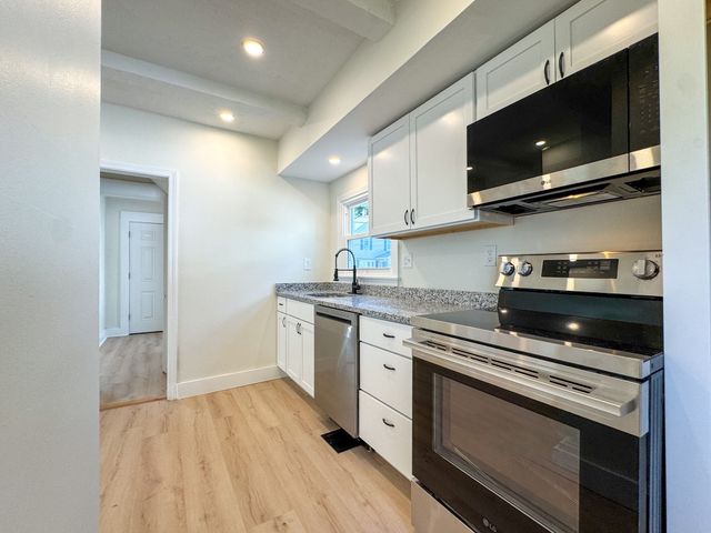 53 Stewart St, Quincy, MA 02169