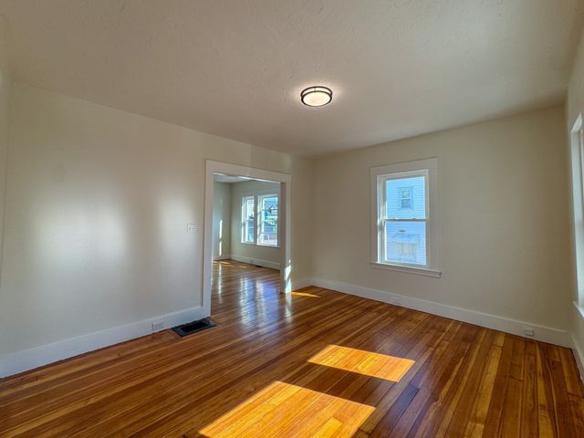 53 Stewart St, Quincy, MA 02169