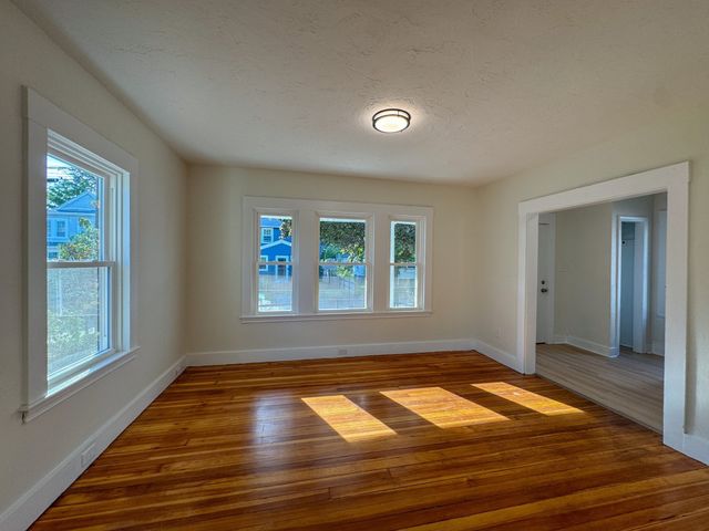 53 Stewart St, Quincy, MA 02169