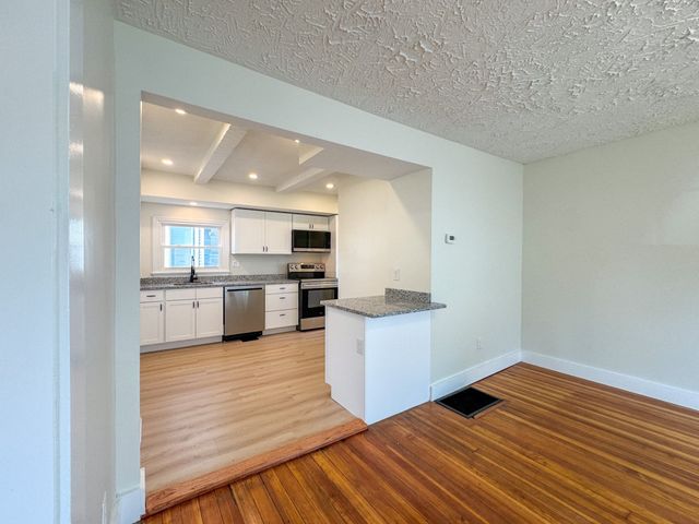 53 Stewart St, Quincy, MA 02169