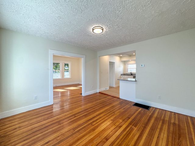 53 Stewart St, Quincy, MA 02169