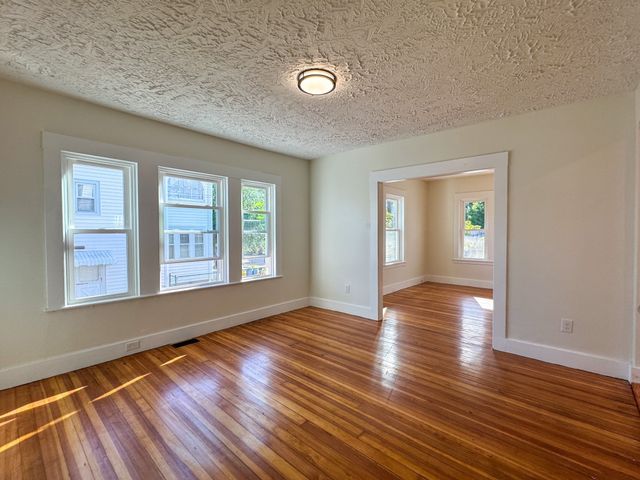 53 Stewart St, Quincy, MA 02169