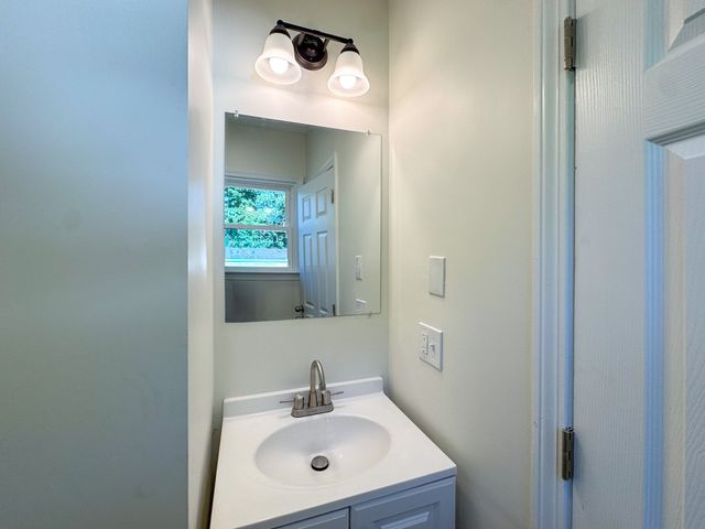 53 Stewart St, Quincy, MA 02169