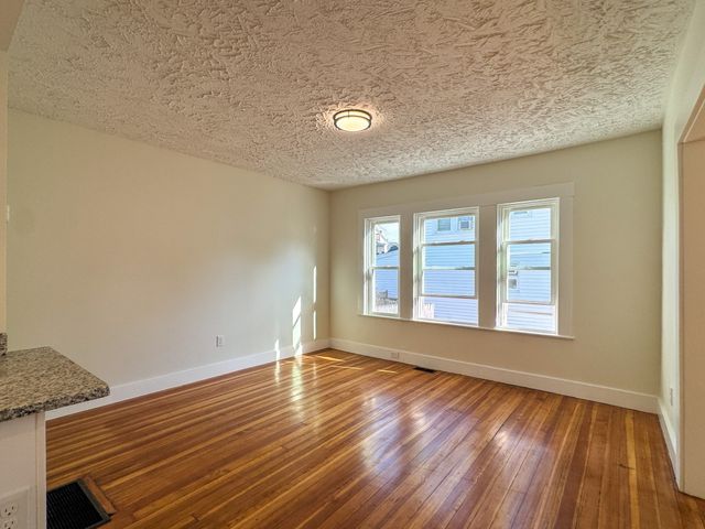 53 Stewart St, Quincy, MA 02169