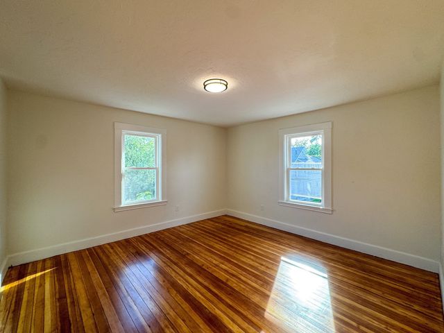 53 Stewart St, Quincy, MA 02169