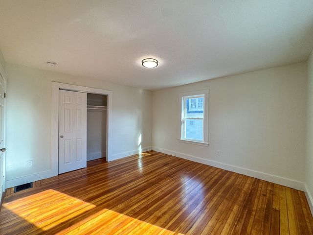 53 Stewart St, Quincy, MA 02169