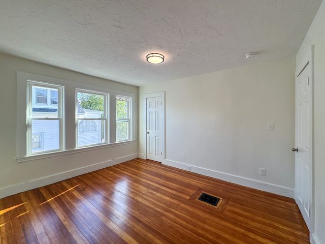 53 Stewart St, Quincy, MA 02169