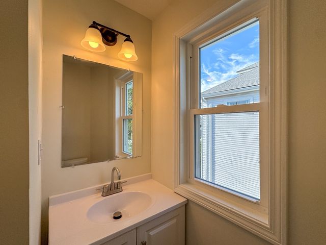 53 Stewart St, Quincy, MA 02169