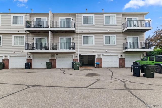 14267 Vauxhall Drive, Sterling Heights, MI 48313