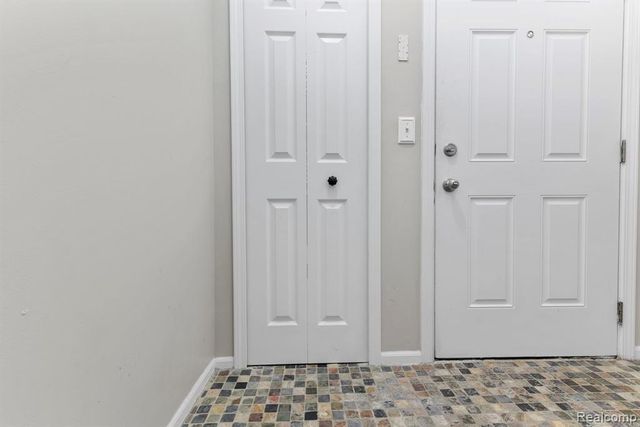 14267 Vauxhall Drive, Sterling Heights, MI 48313