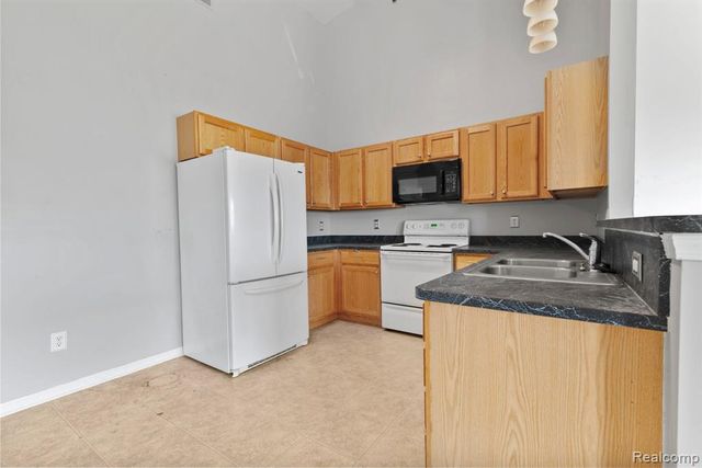 14267 Vauxhall Drive, Sterling Heights, MI 48313
