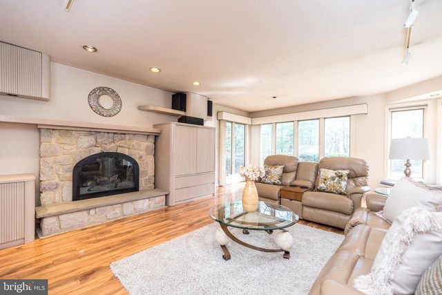 6 CHASE CIR, Fort Washington, PA 19034