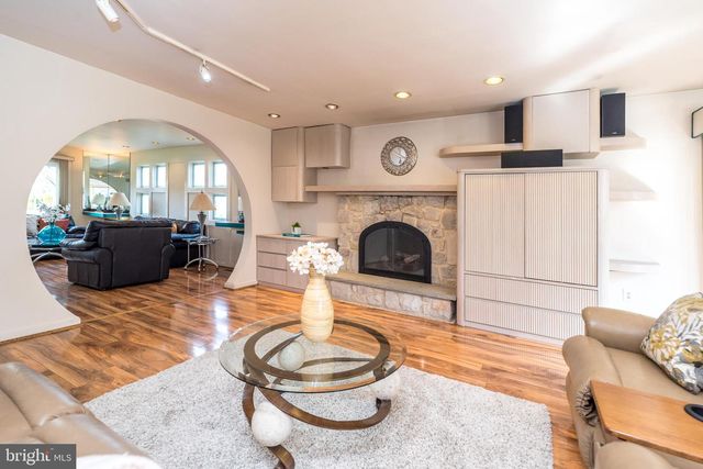 6 CHASE CIR, Fort Washington, PA 19034