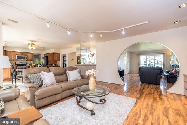 6 CHASE CIR, Fort Washington, PA 19034