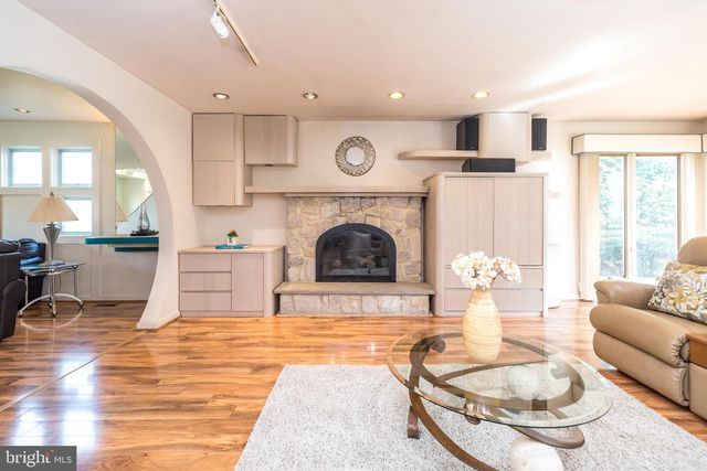 6 CHASE CIR, Fort Washington, PA 19034