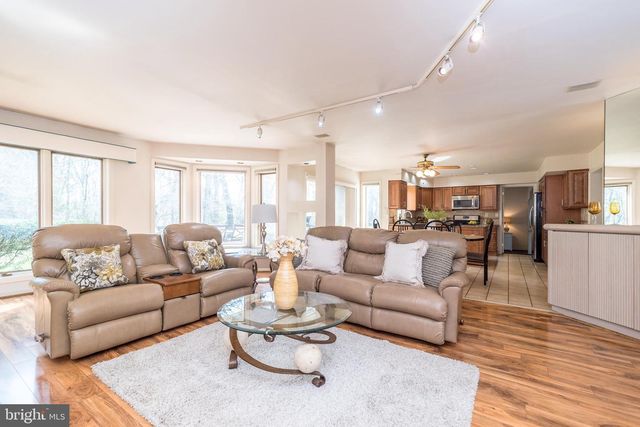 6 CHASE CIR, Fort Washington, PA 19034