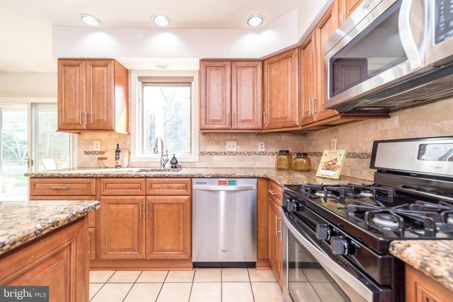 6 CHASE CIR, Fort Washington, PA 19034