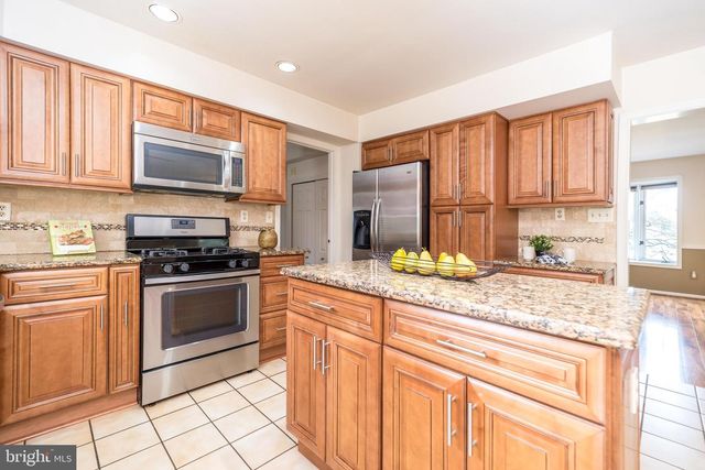 6 CHASE CIR, Fort Washington, PA 19034